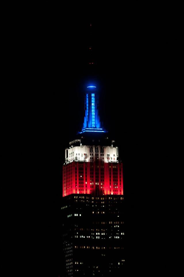 为生活添色彩 盘点纽约帝国大厦灯光秀特别造型