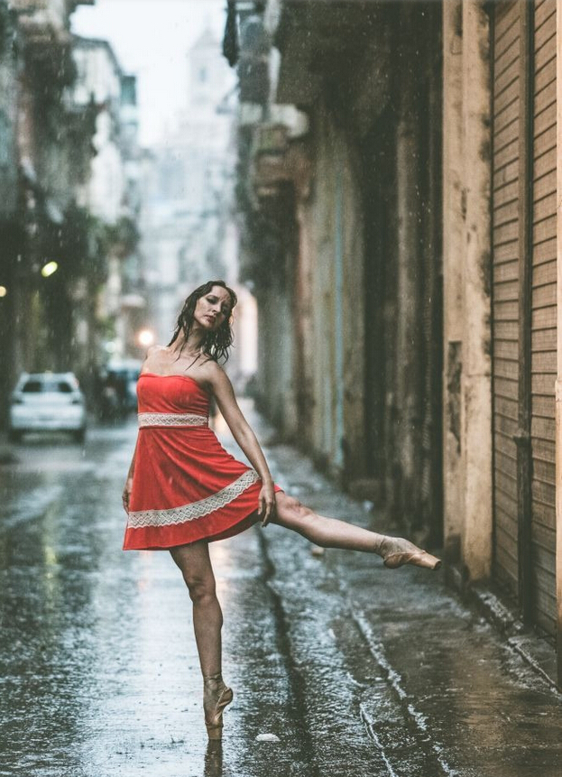古巴街头上的芭蕾舞者[2]