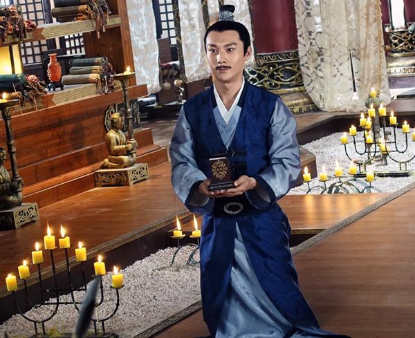 《特工皇妃》金楷杰对战赵丽颖 “金盔银甲”大玩冷峻风