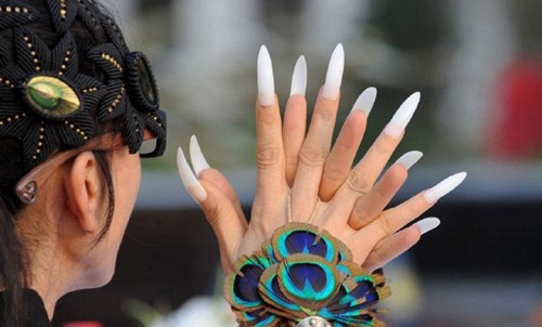 杨丽萍:双手为舞蹈而生 签名龙飞凤舞