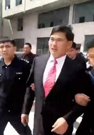 大衣哥出事被警察带走了？当时情况是这样