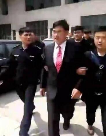 大衣哥出事被警察带走了？当时情况是这样