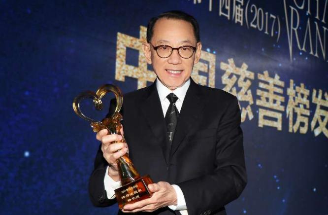 致力护老善终 杨受成获中国慈善榜终身成就