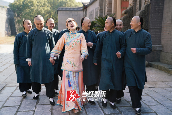 孙俪花式读剧本 被五花大绑剧本也不离手