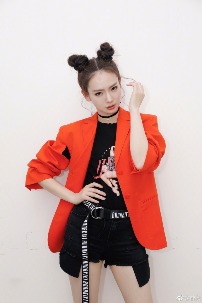 迪丽热巴景甜娜扎戚薇 女星扎哪吒头比美谁最好看