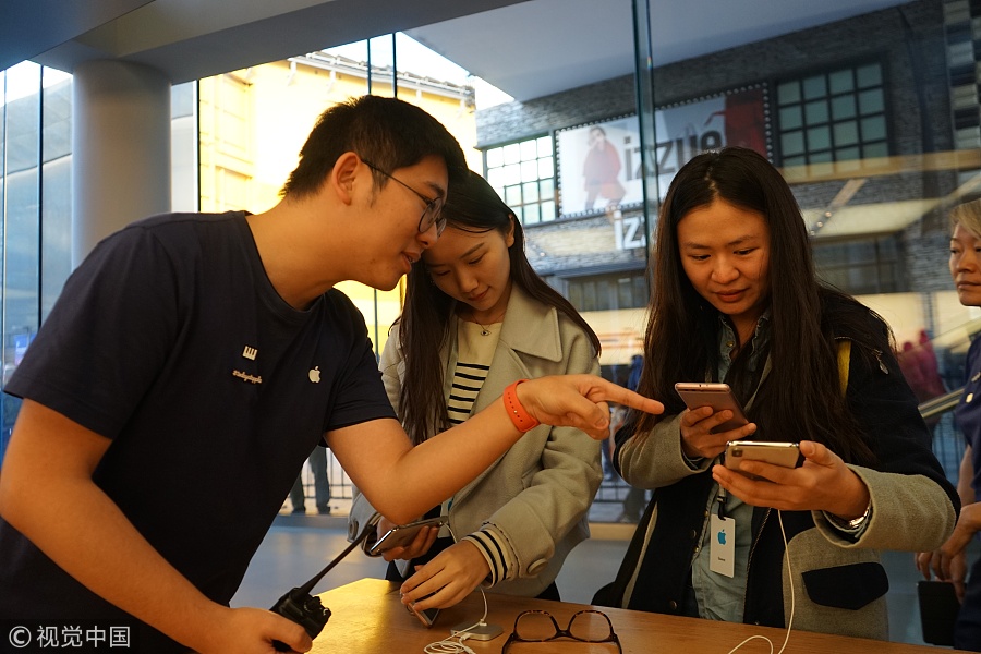 北京:苹果iPhone X手机开售 果粉齐聚三里屯