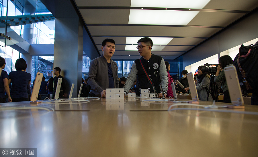 北京:苹果iPhone X手机开售 果粉齐聚三里屯