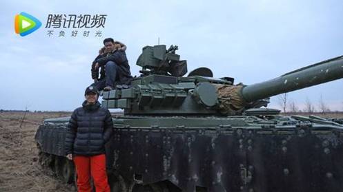 张昕宇驾坦克T80玩漂移 《我们的侣行2》探访俄罗斯打捞二战历史