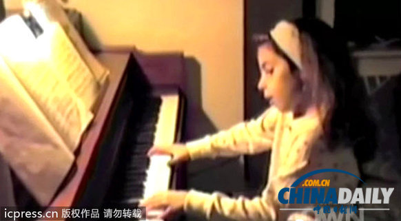 Lady Gaga自曝7岁弹钢琴视频 星范儿初长成