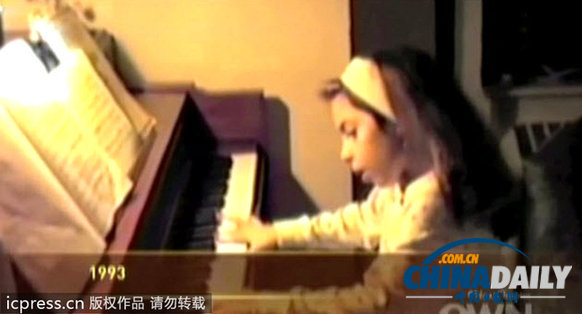 Lady Gaga自曝7岁弹钢琴视频 星范儿初长成