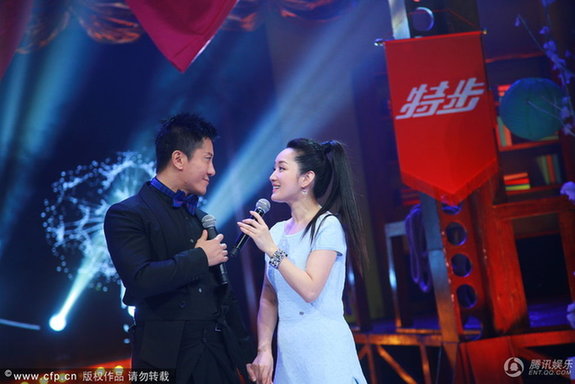 杨钰莹毛宁牵手录节目甜蜜凝视 互爆糗事