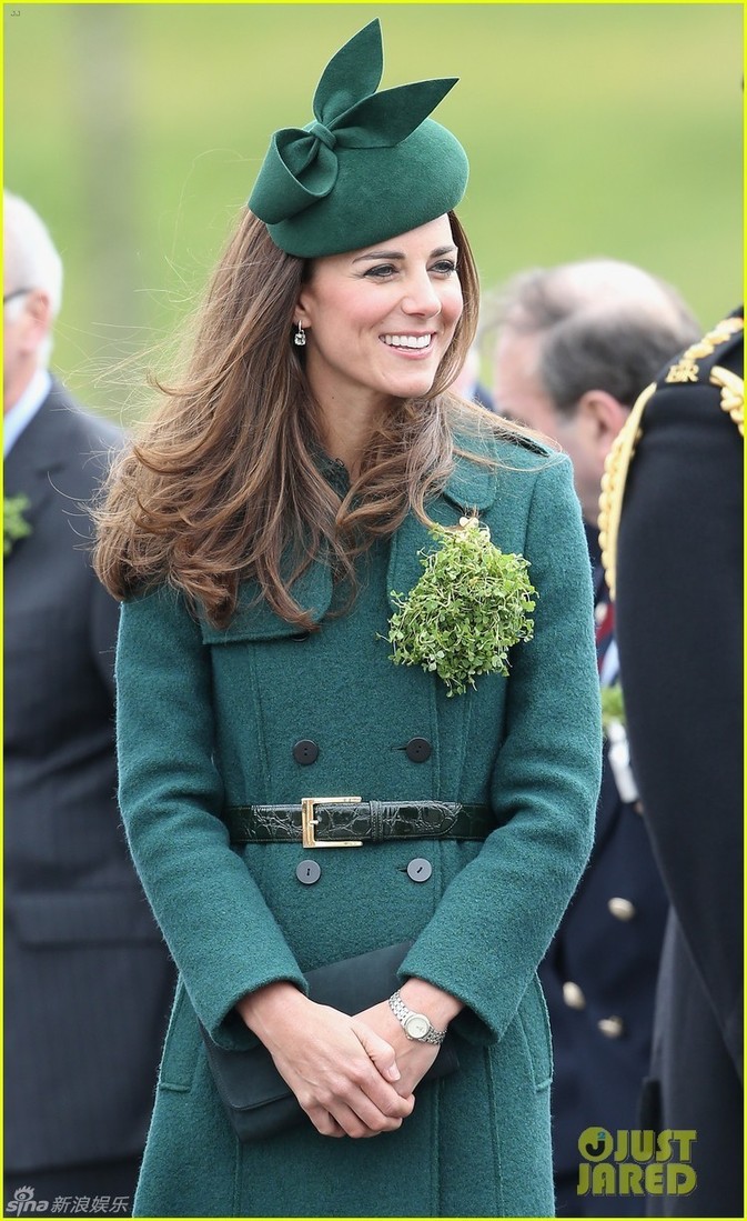 凯特王妃华贵绿裙与威廉王子盛装亮相
